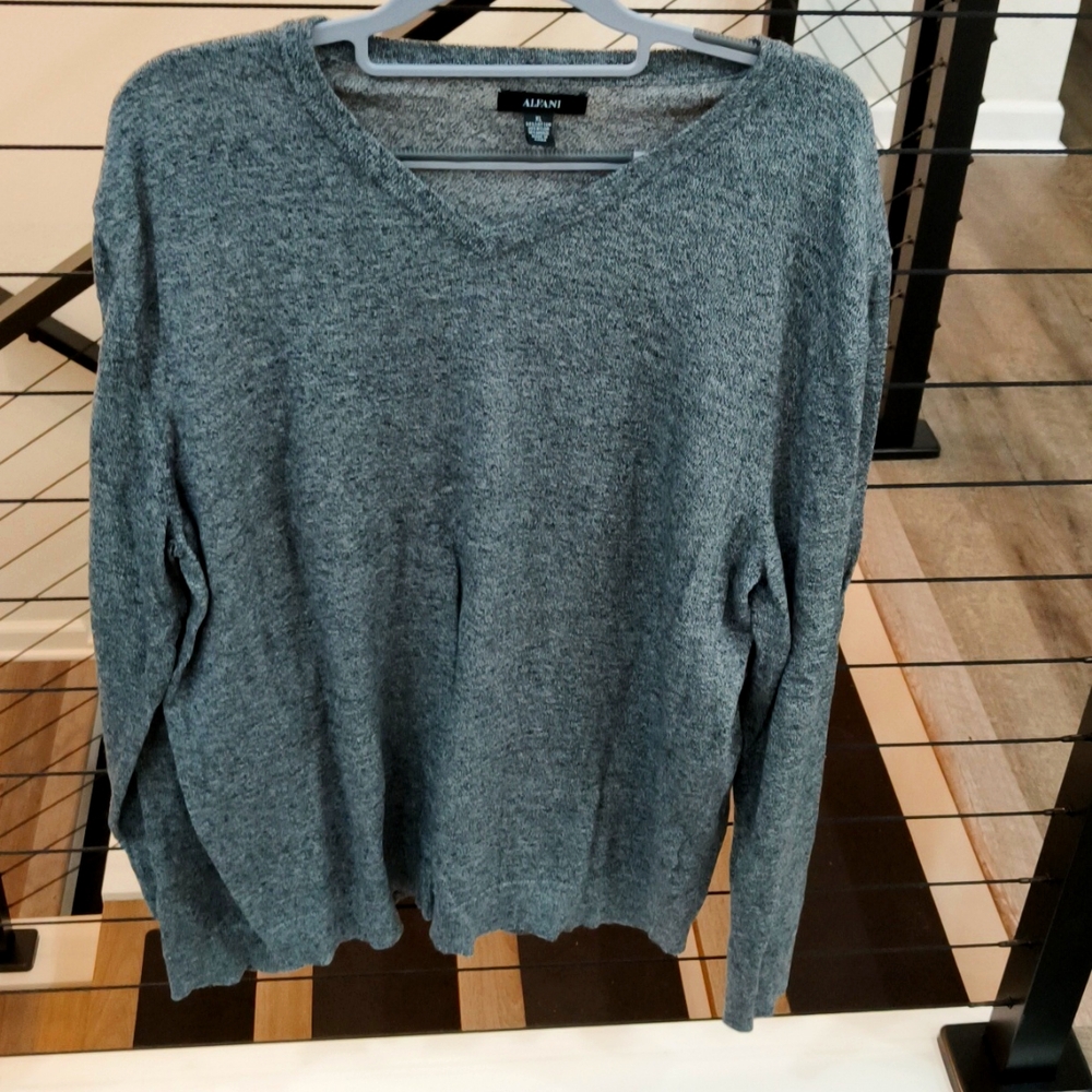 Men's Alfani v neck sweater XL